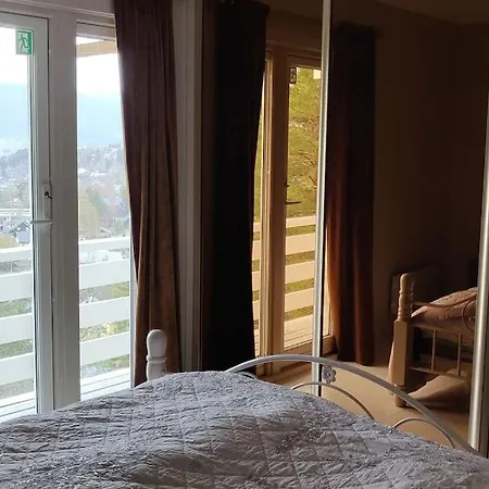 Hus Med Utsikt Pa Leira . 4 Sengeplasser.