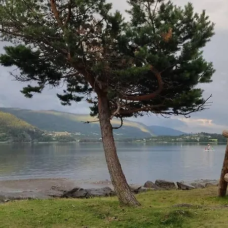 Hus Med Utsikt Pa Leira . 4 Sengeplasser. 펜션 *