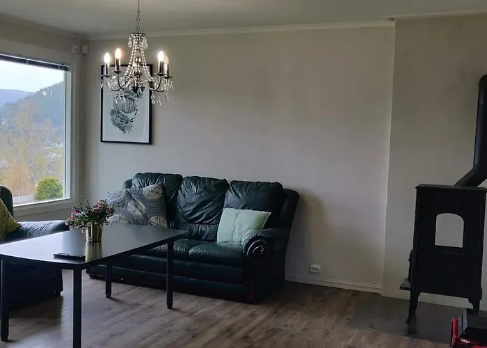 Hus Med Utsikt Pa Leira . 4 Sengeplasser. Casa de Férias